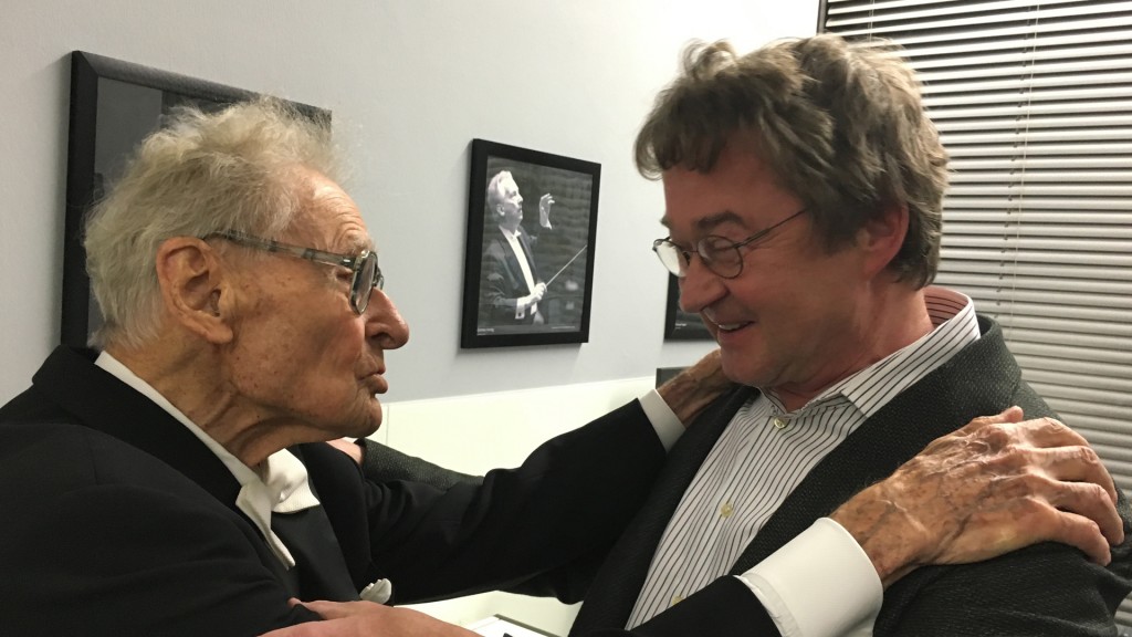 Thomas Raisig (r.) und der Dirigent  Stanislaw Skrowaczewski (Foto: Karin Murphy)