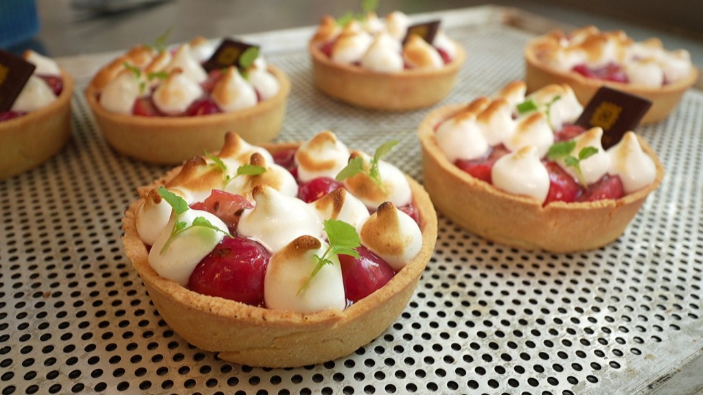 Foto: Stachelbeer-Tarte mit Baiser.