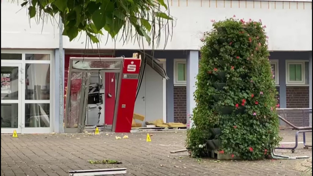 Foto: Kaputter Geldautomat der Sparkasse