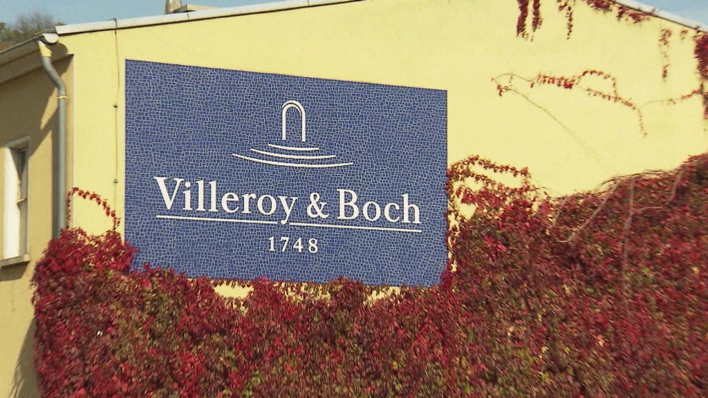 Foto: Haus mit Villeroy&Boch Werbetafel