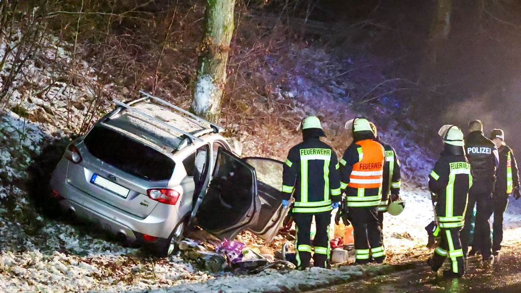 Verkehrsunfall wegen Glatteis auf der B41 bei Hofeld-Mauschbach
