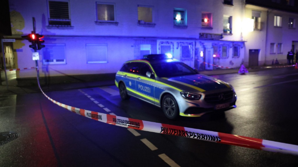 Vor einer Gaststätte in Neunkirchen sind am Abend des 19.12.2023 Schüsse gefallen.