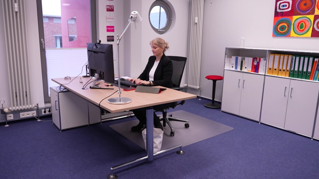 Foto: Eine Frau im Büro