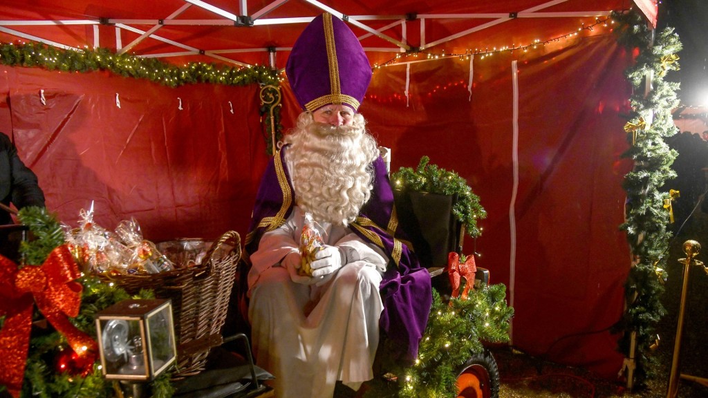 Foto: Der heilige Nikolaus besucht das Postamt