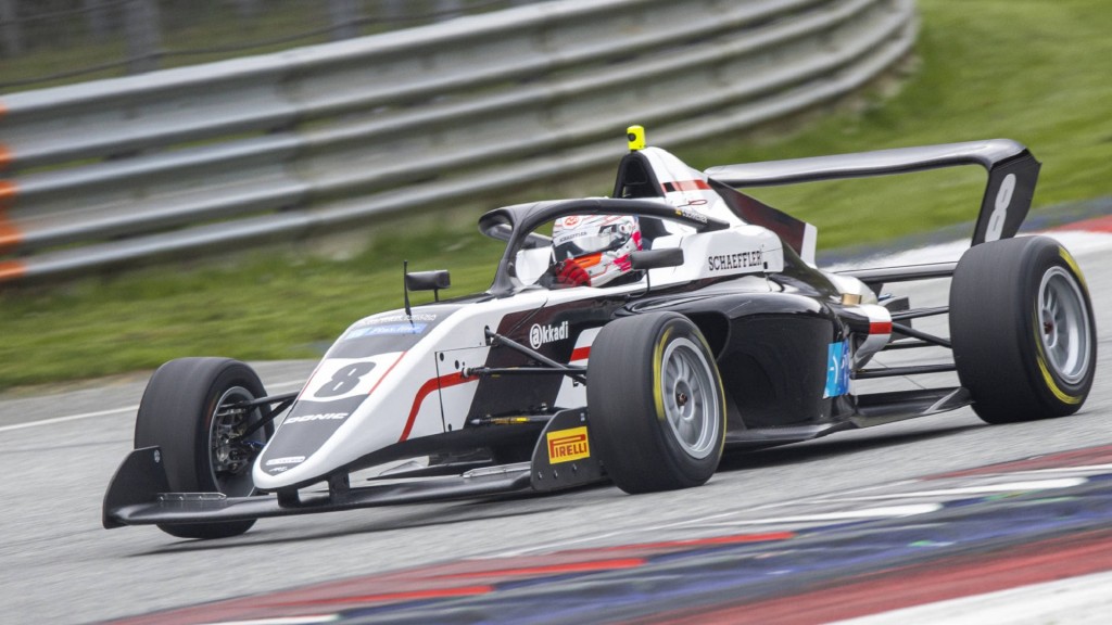 Foto: Carrie Schreiner in ihrem Art GP Rennwagen auf dem Red Bull Ring in Spielberg