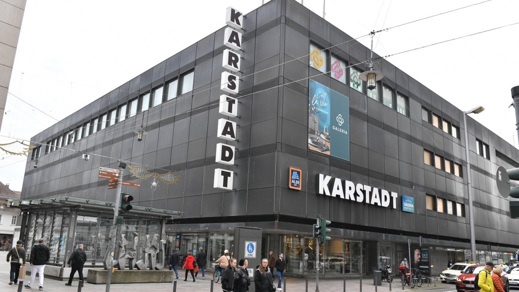 Foto: Das Karstadt Warenhaus in Saarbrücken 