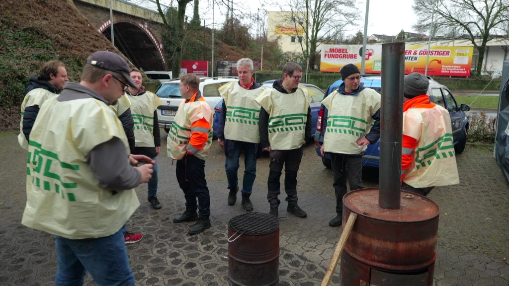 Foto: Streikende in Warnwesten