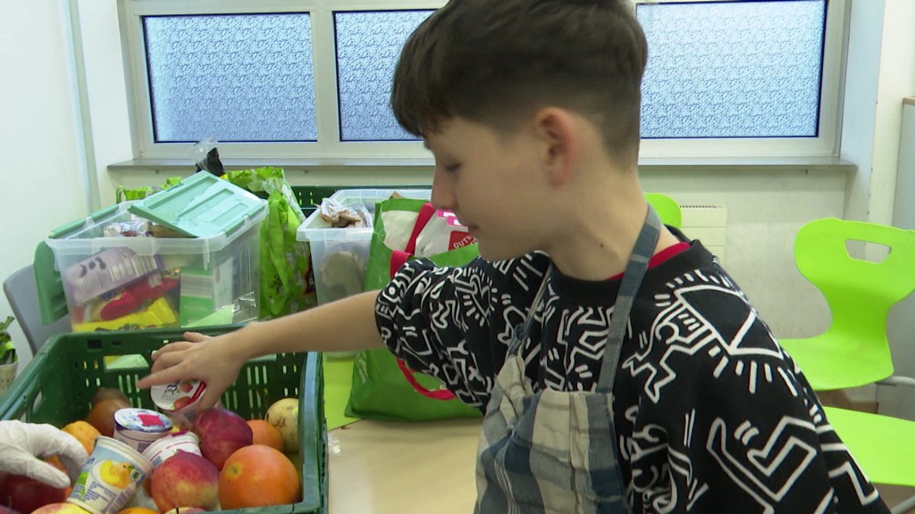 Foto: Schüler mit geretteten Lebensmitteln