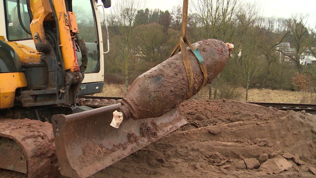 Foto: Ein Bagger mit einem Blindgänger