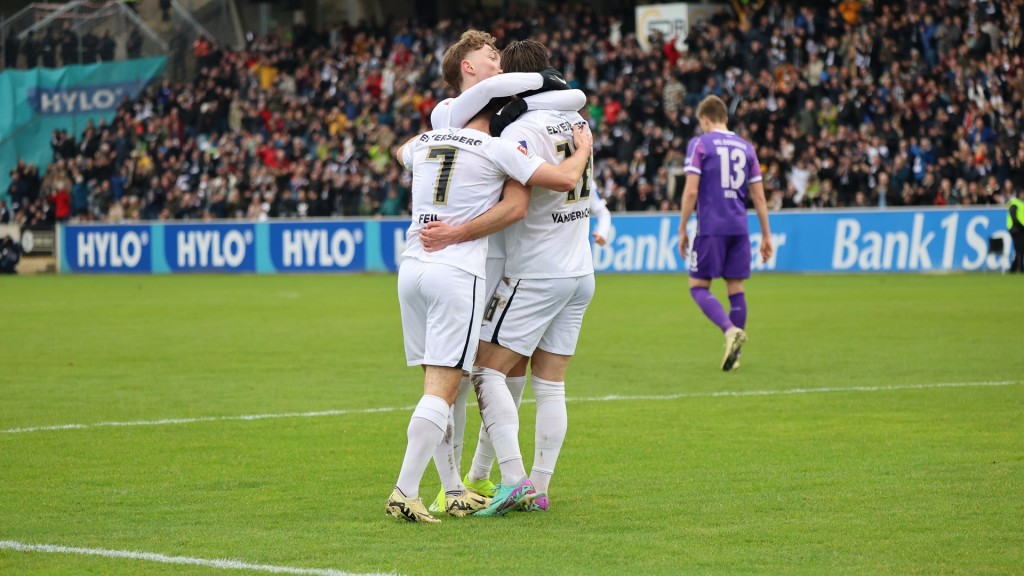 Torjubel zum 2:0. Torschütze: Hugo Vandermersch (SV 07 Elversberg)