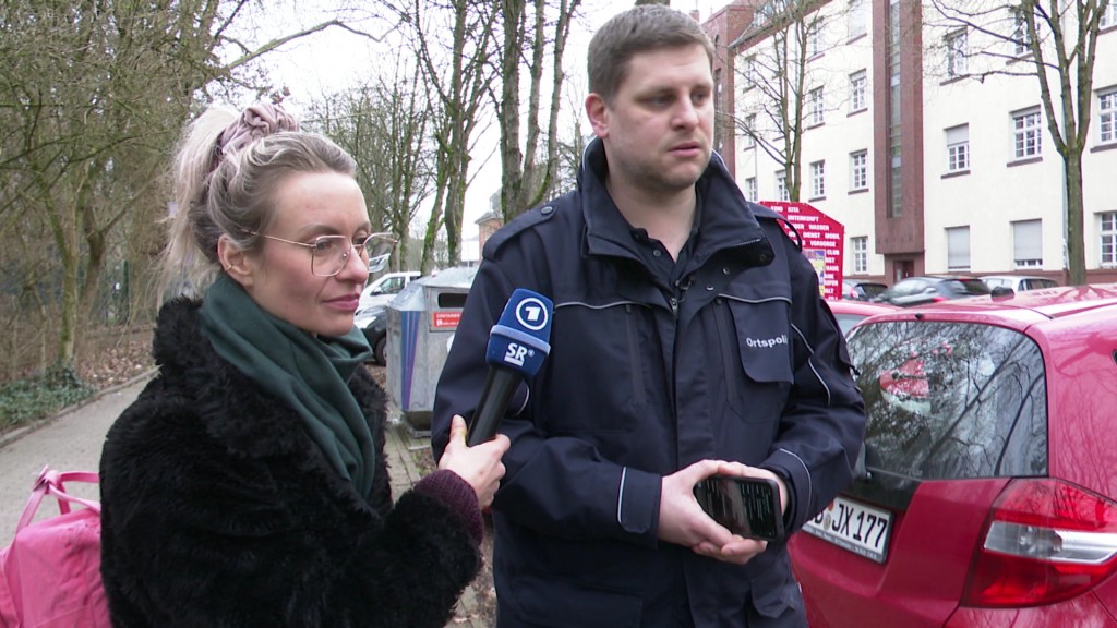 Foto: Celina Fries mit Ordnungsamt-Mitarbeiter