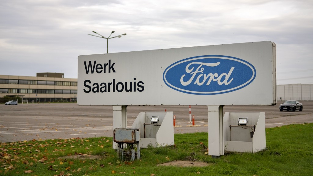 Das Firmenschild des Fordwerk in Saarlouis (Symbolbild)