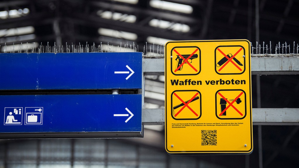 Foto: Ein Schild informiert über eine Waffenverbotszone