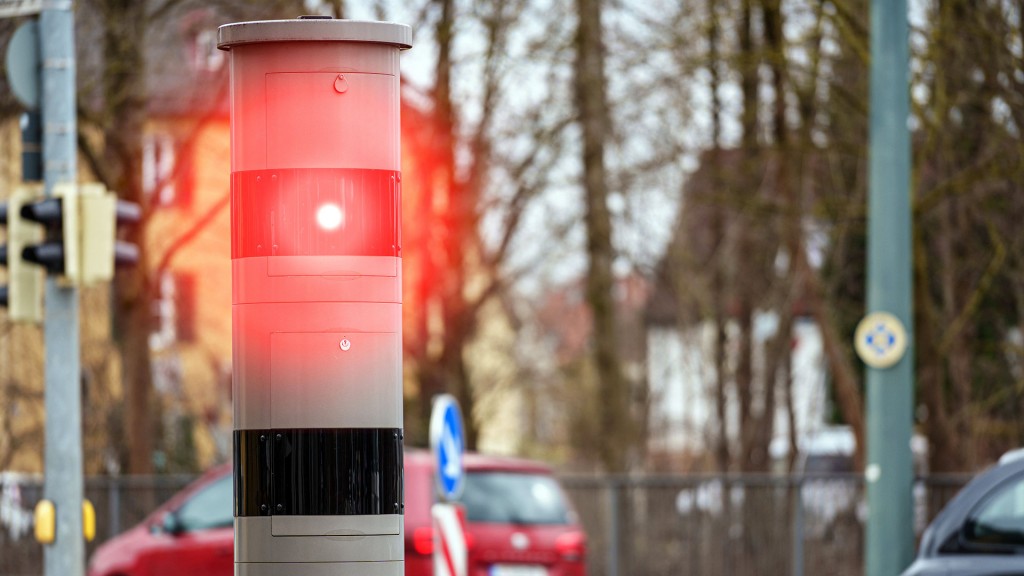 Eine Blitzersäule zur Geschwindigkeitskontrolle