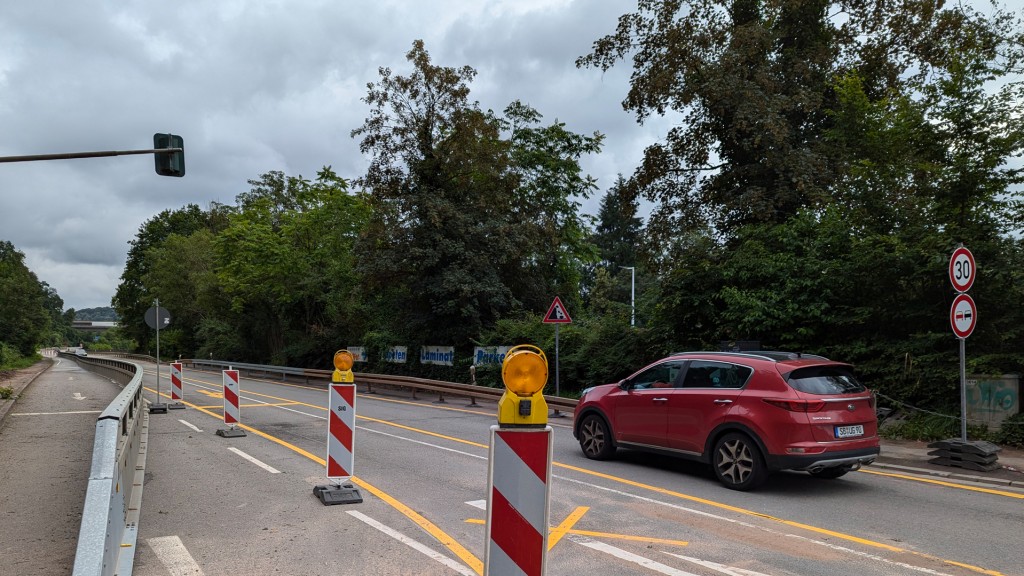 Hangrutsch in der Großblittersdorfer Straße am Sonnenberg fürht zu monatelanger Straßensperrung