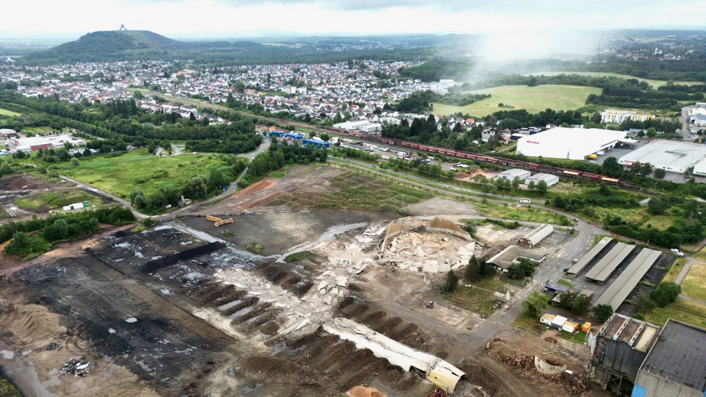 Foto: Das Gelände des Kraftwerk Ensdorf nach der Sprengung