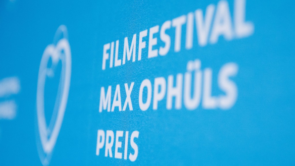 Das Logo des Max Ophüls Preises auf einer Fotowand