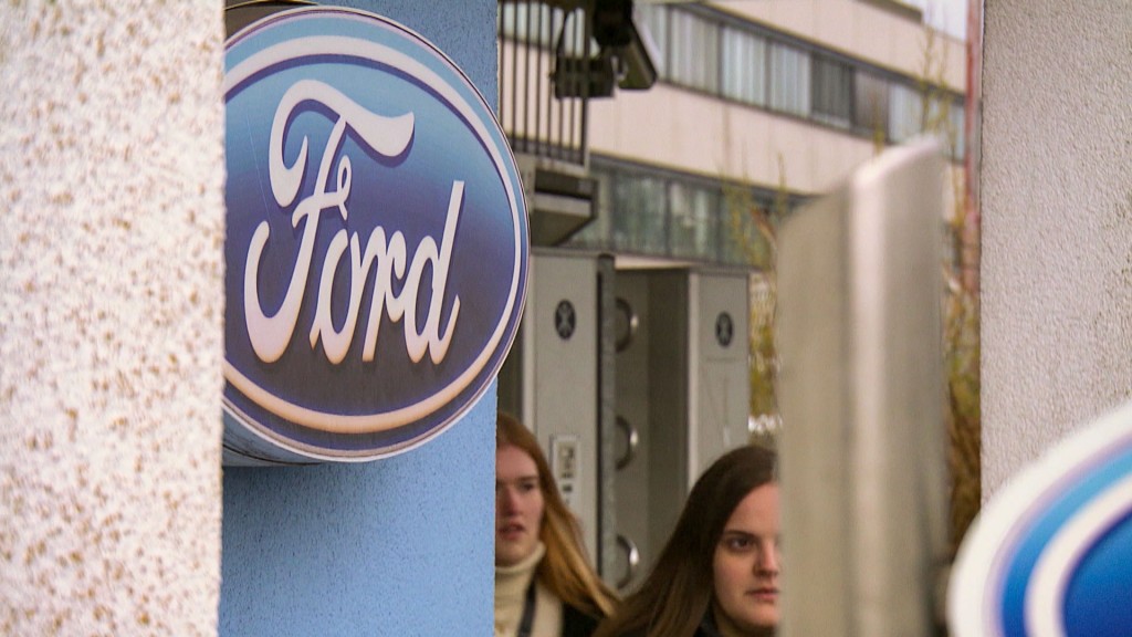 Mitarbeiter verlassen das Ford-Werksgelände