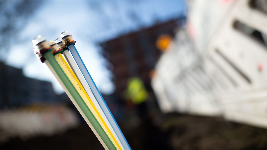 Leerrohre für Glasfaserkabel an einer Baustelle