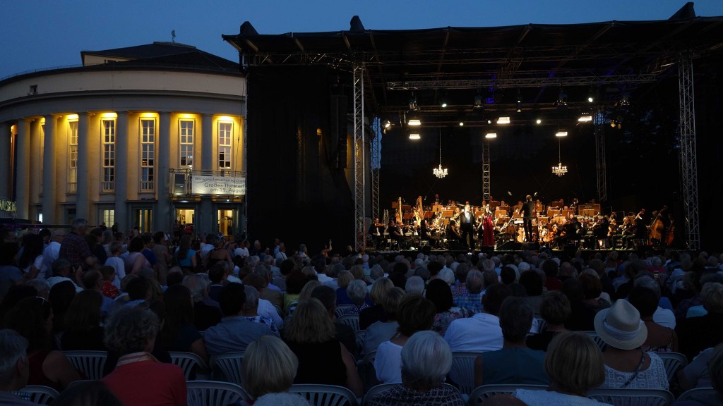 Theaterfest auf dem Tblisser Platz, Saarbrücken