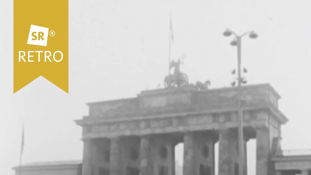 Brandenburger Tor hinter Berliner Mauer