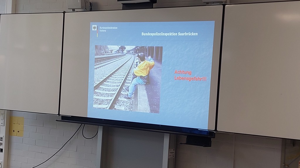 Schüler werden über die Gefahren an Bahngleisen aufgeklärt