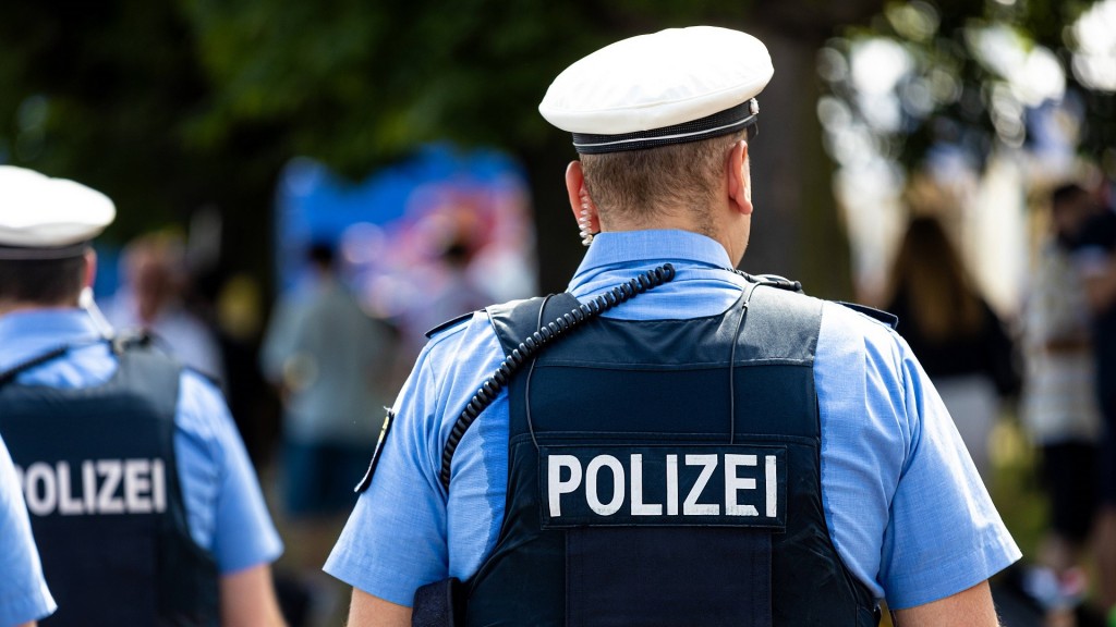 Foto: Polizisten auf Patrouille in der Fußgängerzone