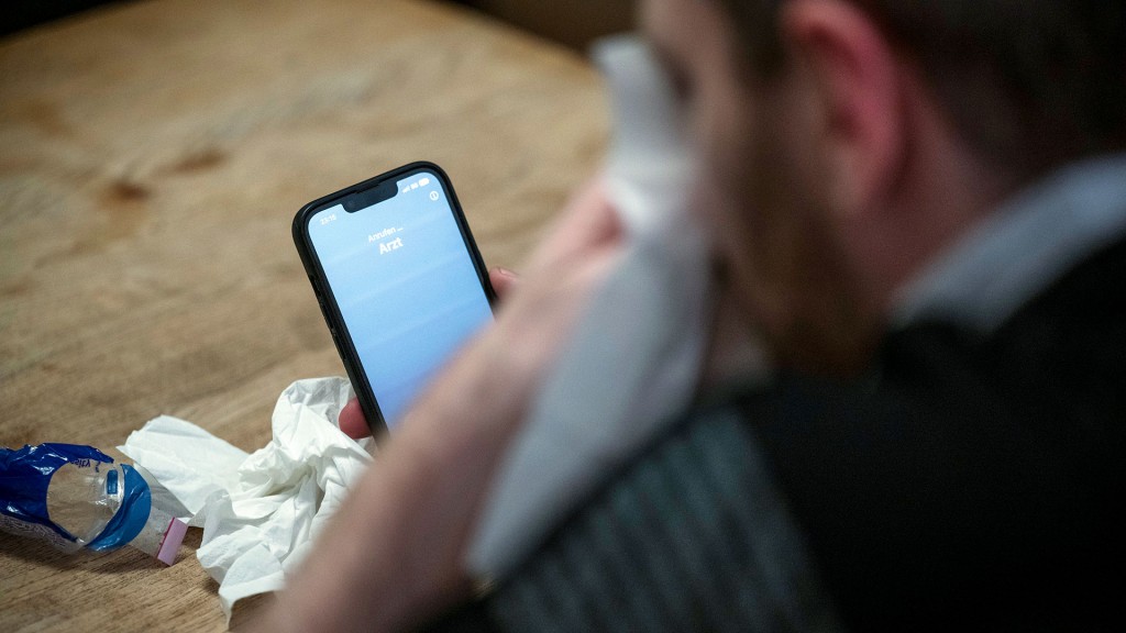 Illustration: Ein Mann sitzt mit Taschentüchern am Telefon und ruft einen Arzt an