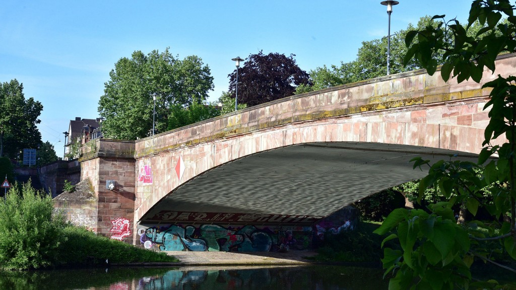 Foto: Die Bismarckbrücke in Saarbrücken