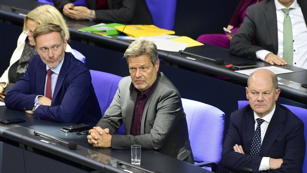 Christian Lindner, Robert Habeck und Olaf Scholz in der 193. Sitzung des Deutschen Bundestages im Reichstagsgebäude.