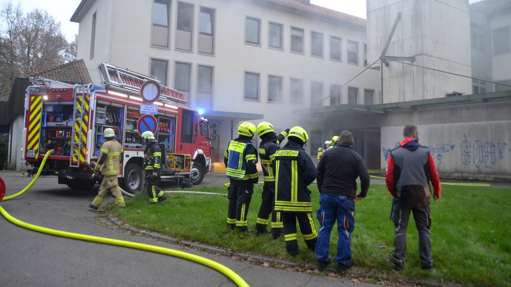 Foto: Brand am 09.11.2024 in einem leerstehenden Gebäude (ehemalige Lungenfachklinik, Gebäude 91) an der Uniklinik Homburg