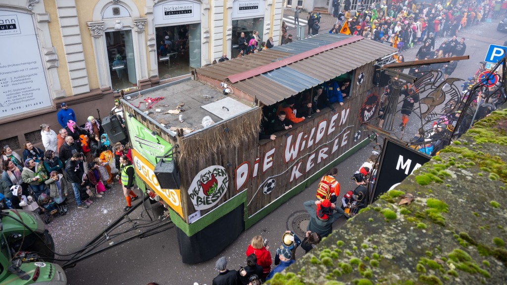 Umzugswagen bei der Straßenfastnacht