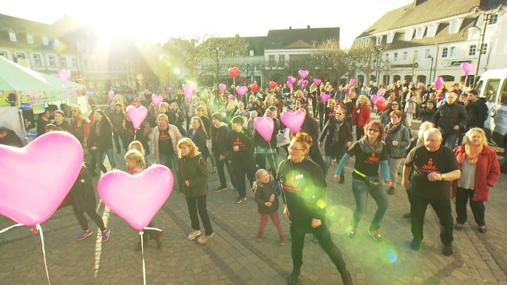 Tanz-Flashmobs gegen Missbrauch und Gewalt gegen Frauen