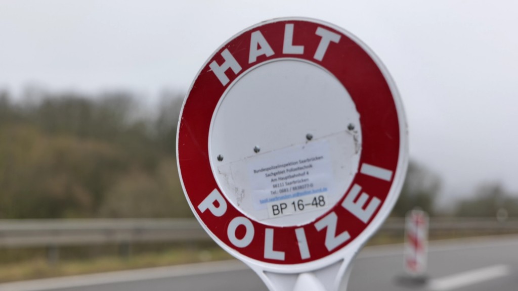 Foto: Eine Polizeikelle der Bundespolizei