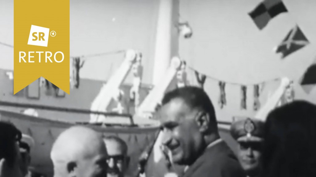 Nikita Chruschtschow und Gamal Abdel Nasser begrüßen sich am Hafen