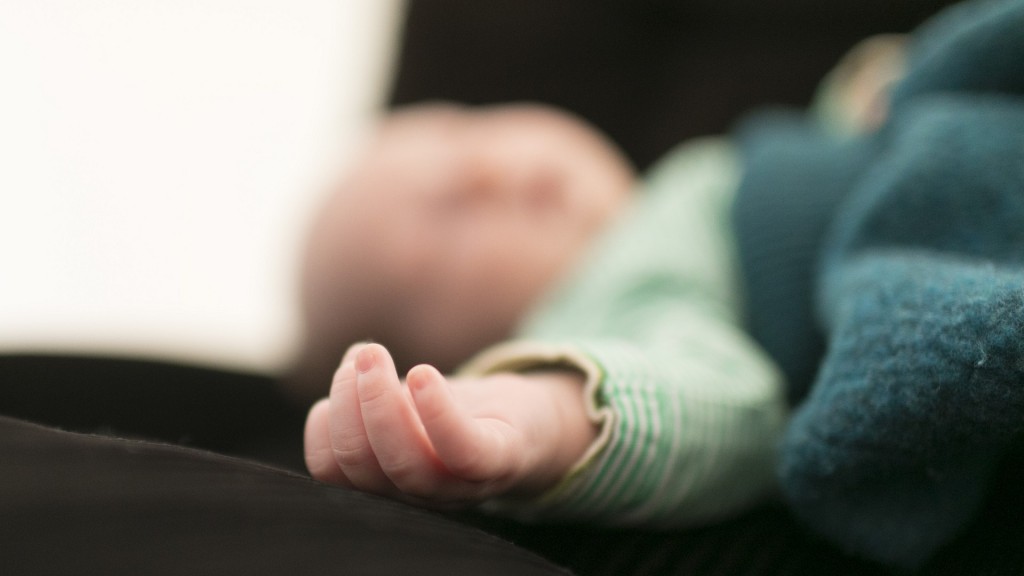 Nahaufnahme der Hand eines schlafenden Babys
