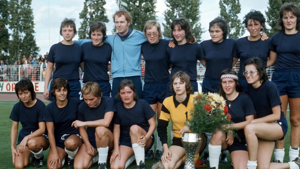 Siegerfoto der TuS Wörrstadt - dem ersten Deutschen Frauenfußball Meister 1974