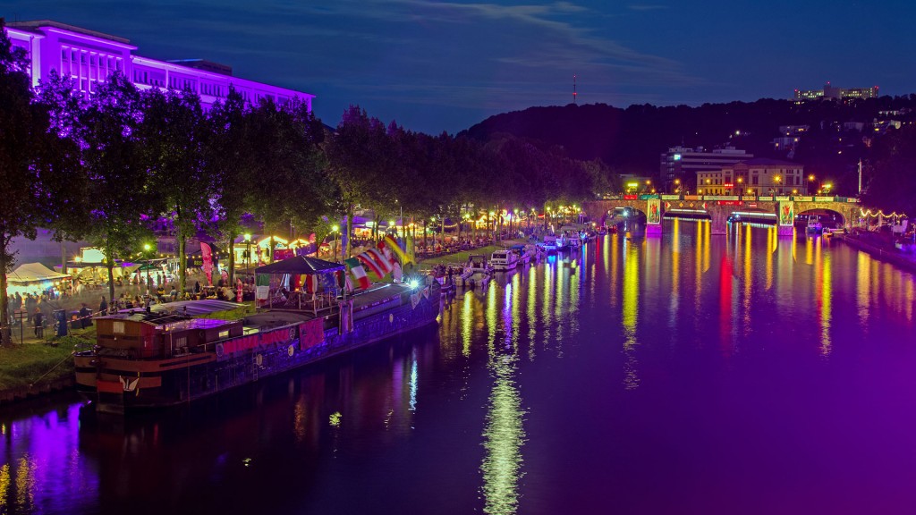 Ein Lichtermeer auf der Saar beim Saarspektakel