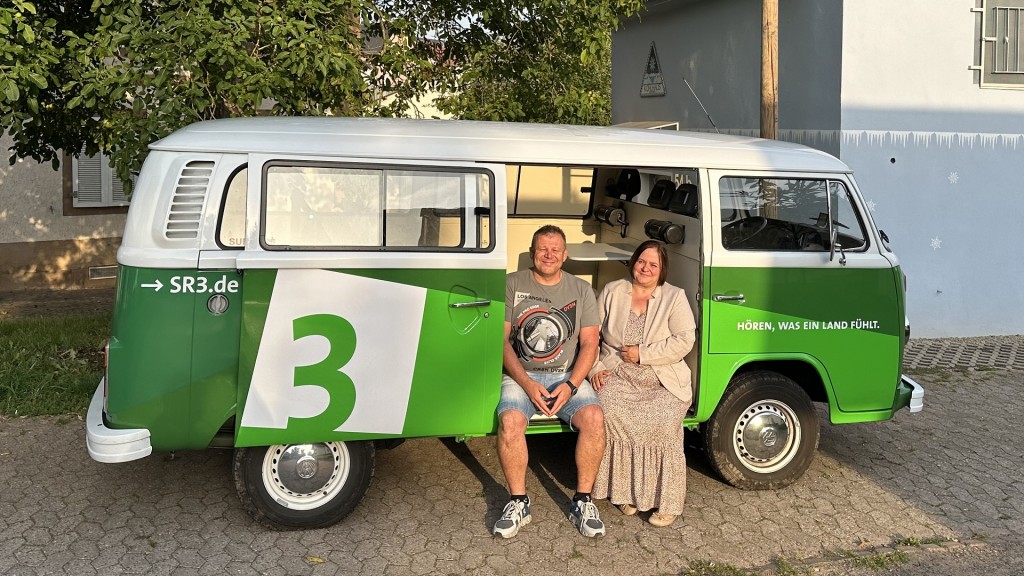 Das GuMo-Mobil vor dem Tiefkühlhaus Herchenbach