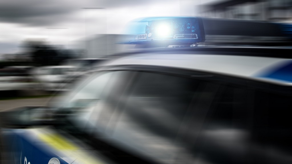 Symbolbild: Ein Polizeiauto ist unterwegs