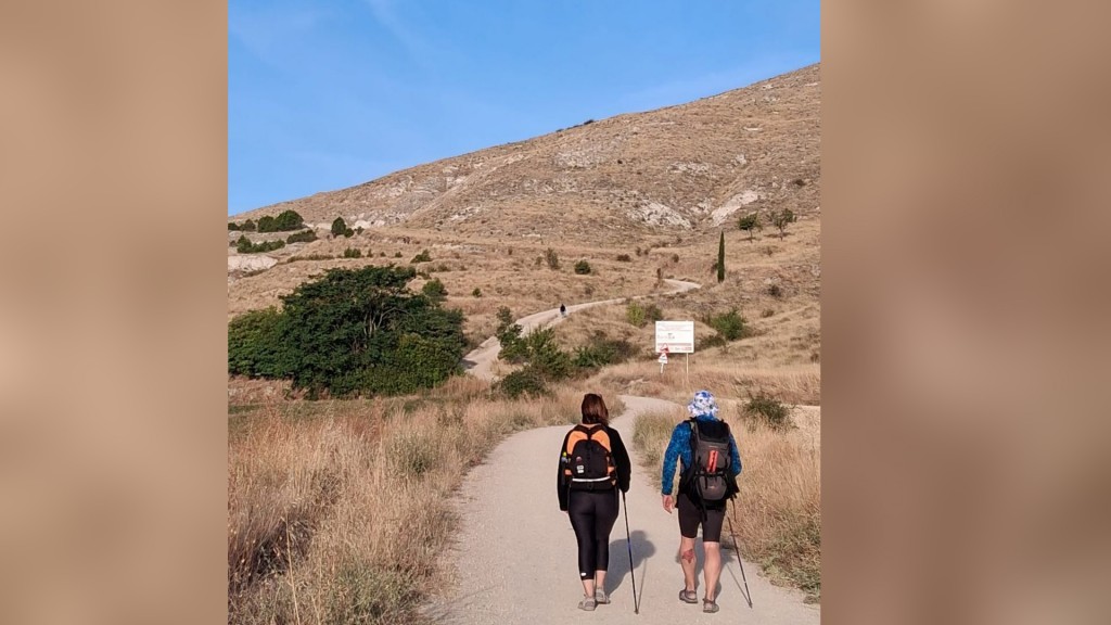 Zwei Wanderer auf dem Jakobsweg