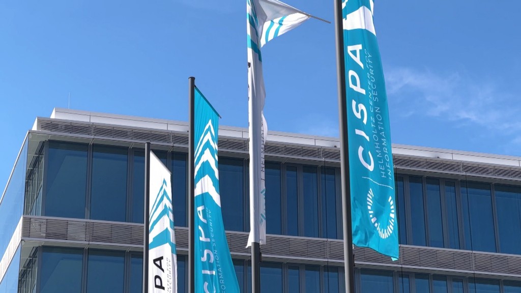Fahnen vor dem alten CISPA-Gebäude in Saarbrücken.