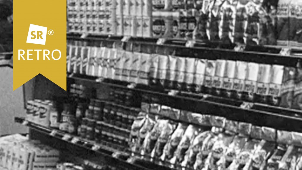 Volles Supermarktregal