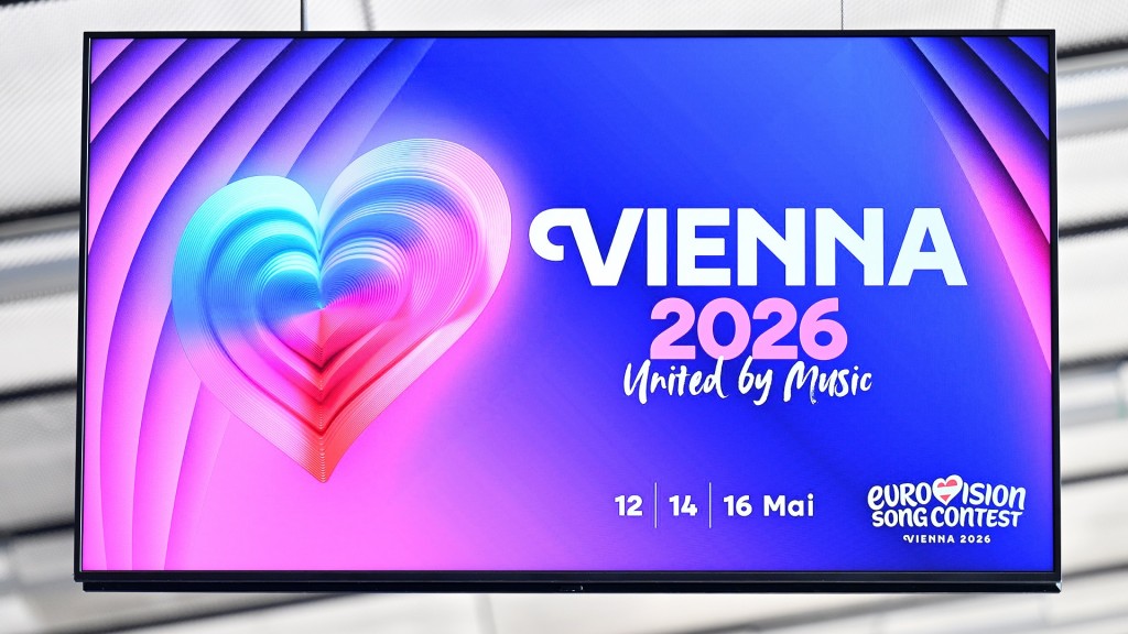 Auf einem Fernsehbildschirm ist das Logo des ESC mit dem Standort von 2026