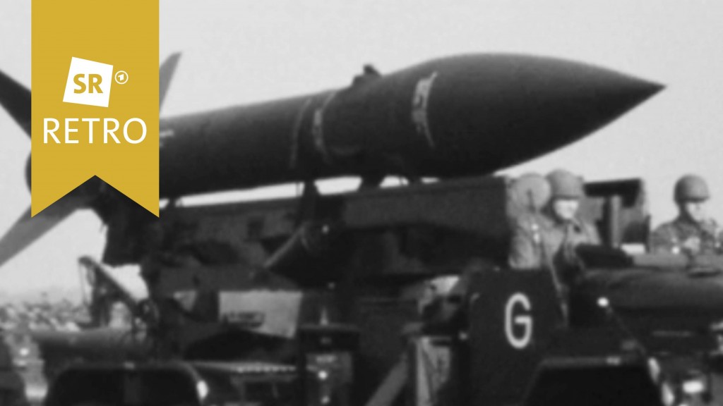Militärfahrzeug mit Rakete