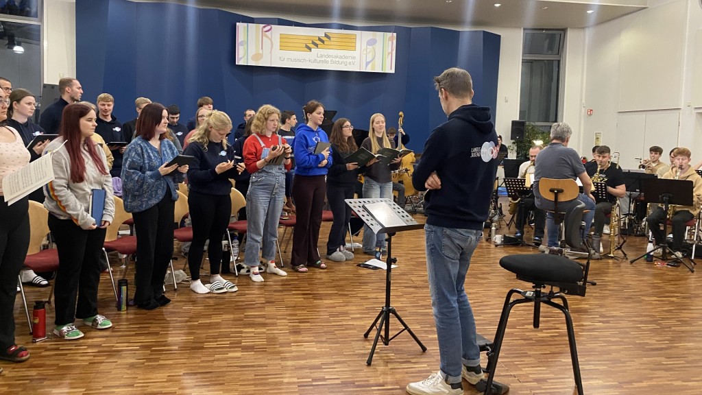 Gemeinsame Probe des Landesjugendchors und des Jugendjazzorchesters