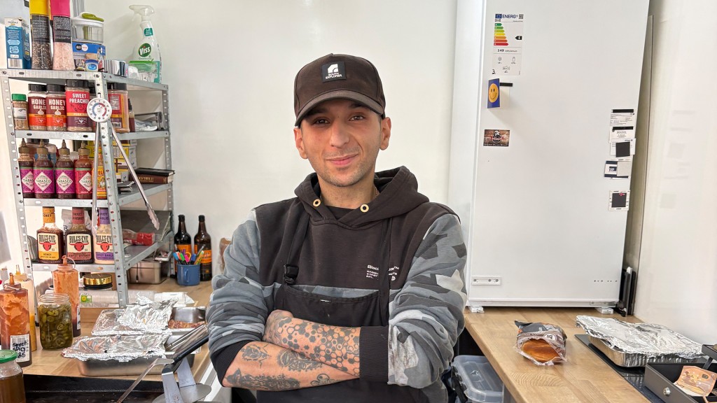 Sam in seiner Küche von 