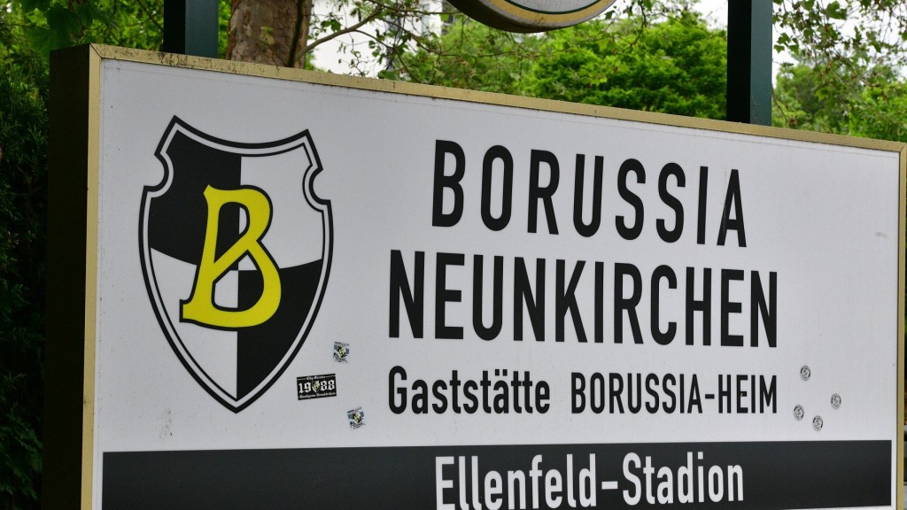 Foto: Fußballverein Borussia Neunkirchen. Schild vor dem Ellenfeldstadion