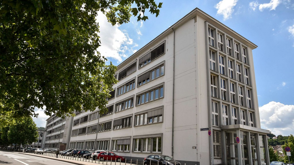 Foto: Das Gebäude der Finanzbehörden in Saarbrücken am Stadtgraben (Finanzamt und Finanzministerium)