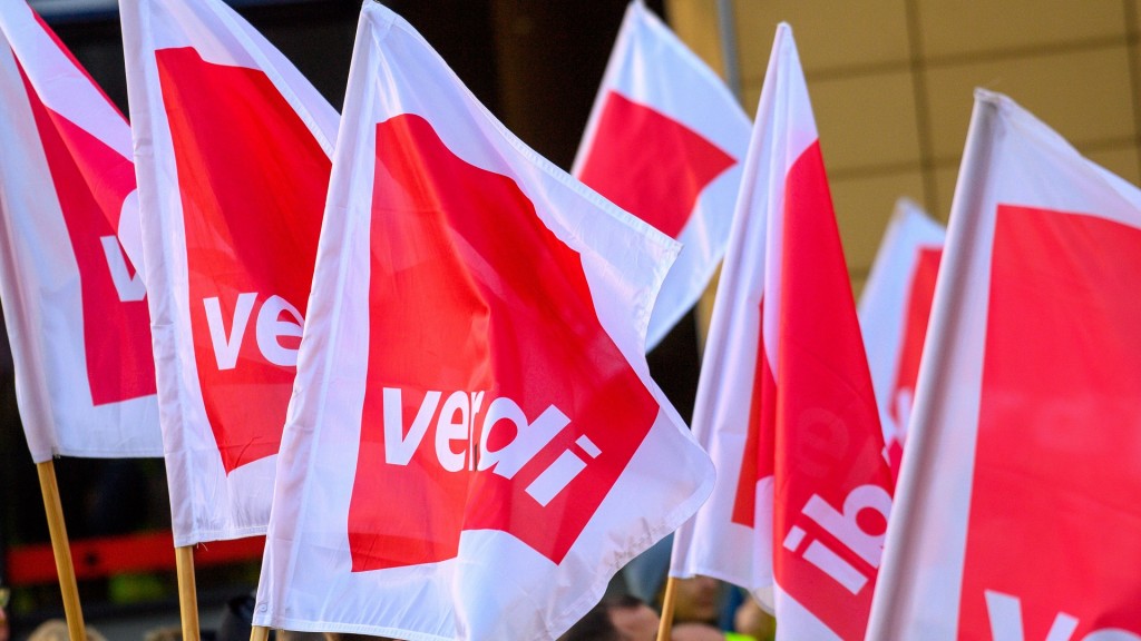 Foto: Streikende mit Verdi-Fahnen